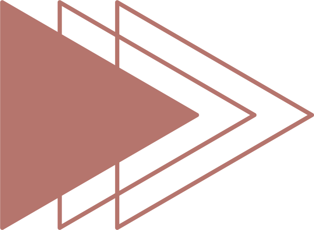 Branding Element für Corliss Design, drei überlappende Dreiecke in der Farbe Coast (rötliches Kupfer)
