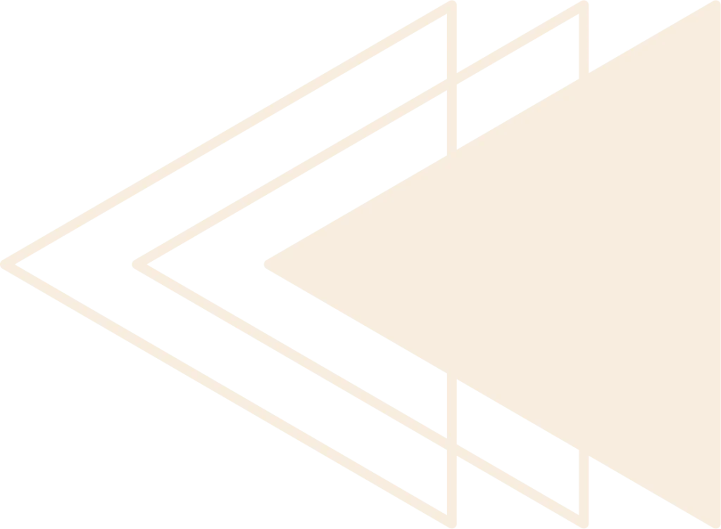 Branding Element für Corliss Design, drei überlappende Dreiecke in der Farbe Sand (Hellbeige)
