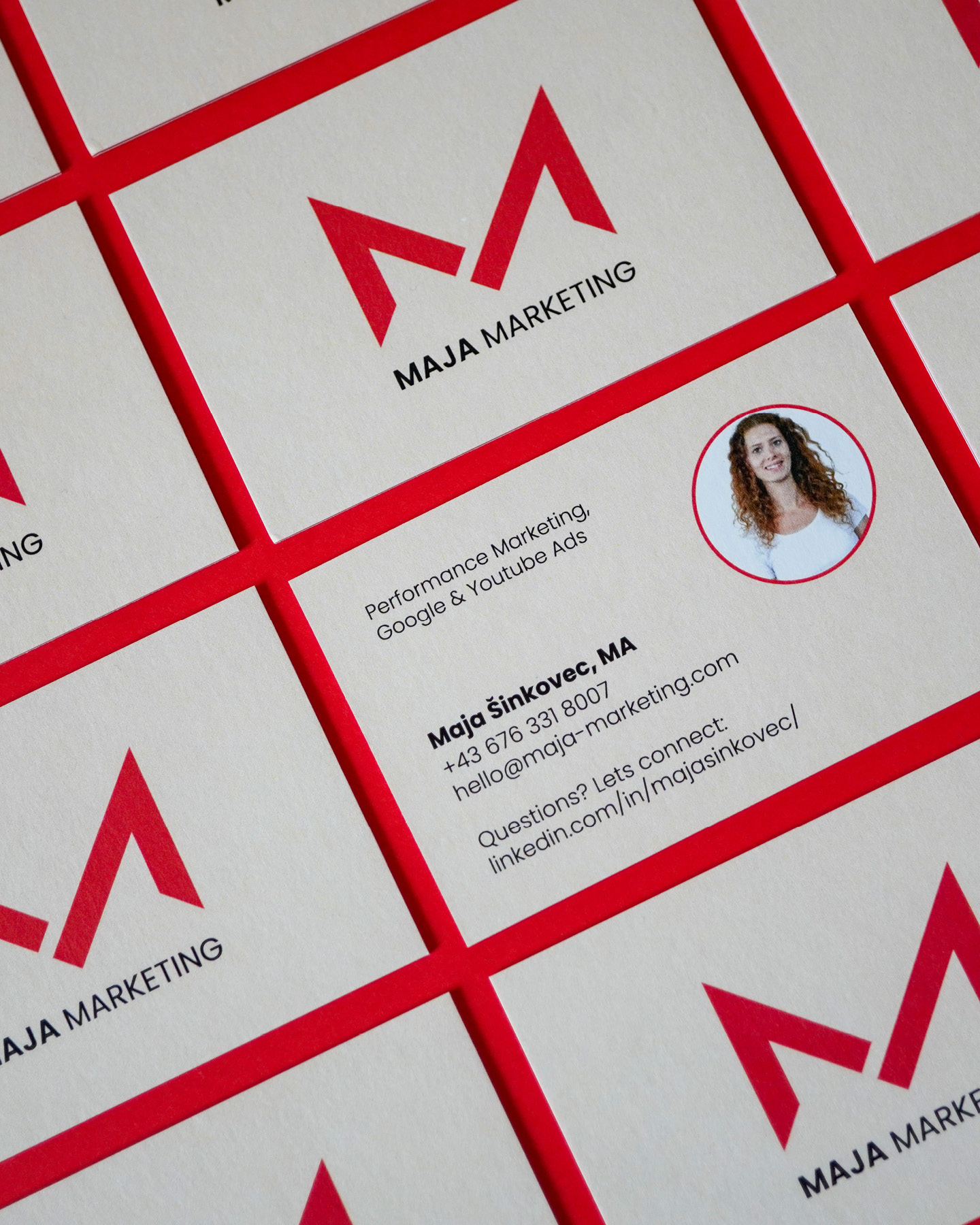 Visitenkarten von maja marketing: Vorder- und Rückansicht - Logo und Geschäftsdrucksorten by Corliss Design - Stefanie Schafzahl