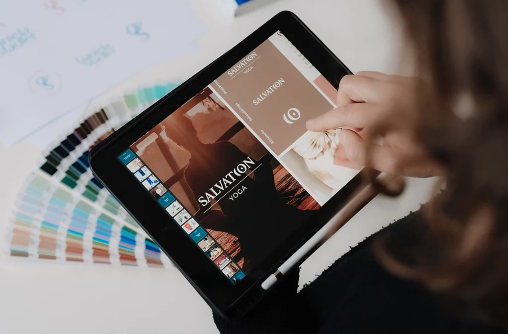 Brand Design by Corliss Design - Beispiel am Tablet