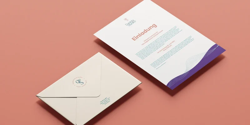 Brand Design für Daniela Stadler, entwickelt von Corliss Design, zu sehen ist die Gestaltung einer Einladung und eines Kuverts