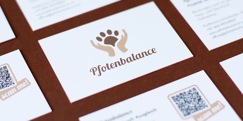 Brand Design von Corliss Design für Pfotenbalance, zu sehen ist eine Nahaufnahme einer Visitenkarte