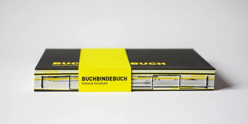 Editorial Design für Buchbindebuch von Stefanie Schafzahl-Corliss Design, zu sehen ist das originale handgebundene Buchbindebuch der Bachelorarbeit