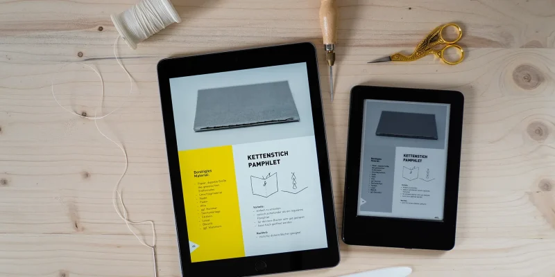 Editorial Design für Buchbindebuch von Stefanie Schafzahl-Corliss Design, zu sehen ist eine Seite des Buchbindebuch Basics, dem eBook am Tablet und Kindle
